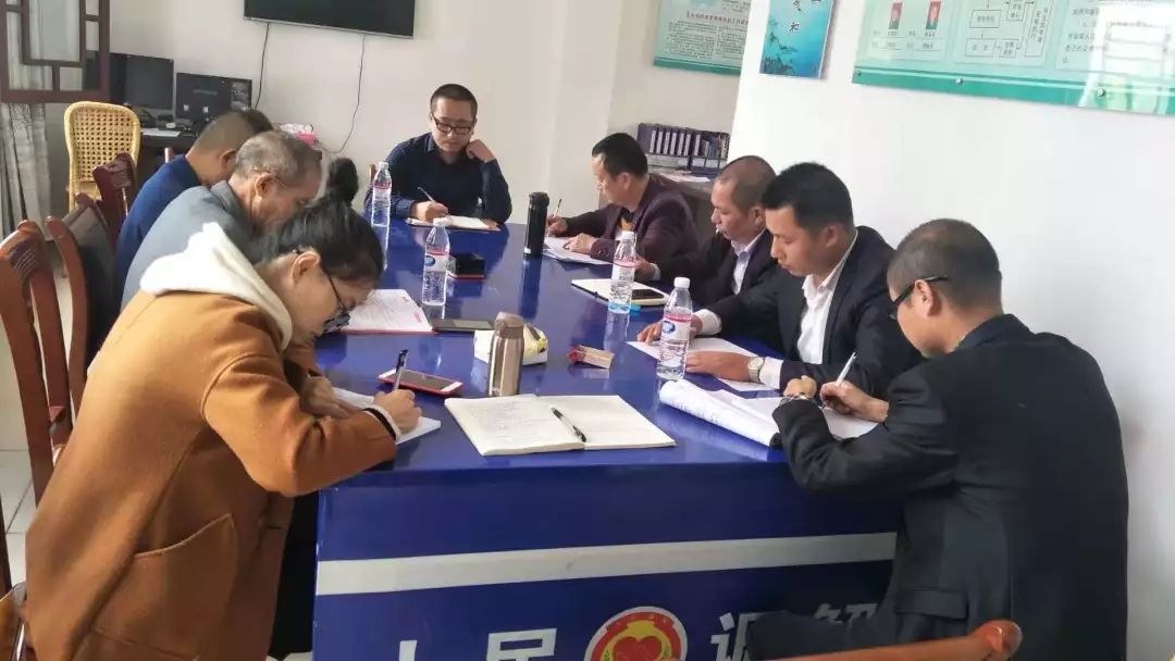 参加村“两委”会议,研究布置相关工作